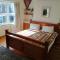 Spacious 2 bed maisonette near town, that sleeps 6
