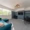 Vibrant & Stylish Mill Hill East Pad