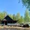 Authentic Log Cottage with Hot Tub