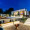 Jackal Holiday House with a heated pool and a jacuzzi