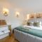 Knightsbridge 2Bed Apartment with Private Balcony Overlooking Harrods
