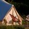 Ingerichte Boho, Indian of Tropical Bell Tent met alpaca's