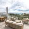 Palm Beach Seaviews With A Touch Of Luxury Awaits