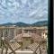 Fancy apartment bright with city and mountain view on an ancient staircase 5 mins to the station with 2 balconies with amazing city view