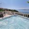 NIKO LUX Apartment with Jacuzzi only 70m from the beach