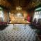 Maharaja palace houseboat