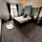Large Private en-suite Rooms, Town Centre self check-in