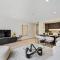 Upscale Urban Apartment Style & Comfort for Six