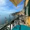 UN TERRAZZINO SUL LUNGOMARE