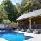 House Oasis heated pool, Hot Tub, Games Bar & Retreat