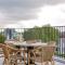 Huswell - Seaside escape, terrace & partial sea view for 4