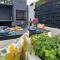 Private fenced garden with BBQ area minutes from the beach - Urban Secret Kantrida