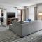 Hampton Inn & Suites Saratoga Springs Downtown - Suite King De Un Dormitorio Con Zona De Comedor Y Balcón