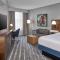 Hampton Inn & Suites Saratoga Springs Downtown - Habitación King Con Barra Húmeda