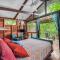 Sloth Romantic Treehouse with plunge pool