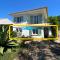 Chez Madou, T1 en bas de villa et rez de jardin à 900m de la mer et des commerces