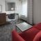 Hampton Inn Boston Logan Airport - Кинг-Комнат С Рулетом - Доступ К Мобильности/Некурение