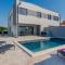 Luxurious Home In Vrsi
