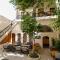 Pin Traveler House
