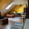 STUDIO 63M2 3EME ETAGE OU CHAMBRE DANS APPARTEMENT 2EME ETAGE pour SEJOURS A MOULINS