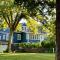 1890 CapeCod farmhouse:Charming, Private, Spacious