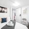 Detached Double Room - Seconds to Transport & Shops - Shared Bathroom