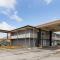 Super 8 by Wyndham Millbury/Toledo