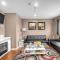 52-3 Bed Suite On Lake Central Ac By Airport