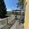 Cosy little house with sea view and great location
