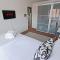 Double Room with Parking, Kitchen, TV, Wi-Fi & Desk in Modern Townhouse, Long Eaton - Perfect for Contractors, Pilots, Business Travellers & more