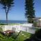 Spacious 2BR Beachfront Apartment - The Coachhouse