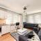 Qbra House 2BR Central Apt Walk to Landmarks