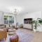 Modern 3 Bedroom GetAway with Parking in Coral Gables