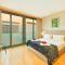 Beautiful Town Centre Townhouse With Shared Pool
