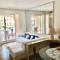 Monaco, elegant & quiet renovated apartment, in Fontvieille district, with terrace & pool, 15min walk to Port Hercule