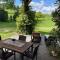 Ferienwohnung mit großzügiger Terrasse und Blick in die Natur