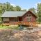 Romantic Cabin w Rain Shower & Spa Tub