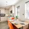 Kingfisher Hideaway - 2-Bed Bungalow in Brighton near the Beach With Free WiFi & Terrace by Kozmo Properties