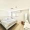 Quiet Central 3BD - Gated Parking, AC, Transit