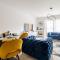 Stunning Station Apartment with free Parking
