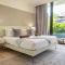 Oceana Luxury Apartment Walk to Beach and Day Club