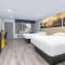 Days Inn by Wyndham South Fort Worth