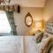 Whispering Place Georgian Grade II Sleeps 6 Adults 3 mins from Safari Park & Steam Train
