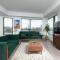 Central Serene Penthouse w King bed GYM Parking