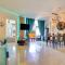 LUXORY DREAMY SUNSET, SeaFront, Direct Access To The Promenade,Wifi,Pool,Free Parking