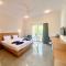 Morjim Sunset Guesthouse- Apartments with Kitchen & AC Rooms