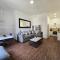 Two bedroom flat in Cardiff Bay with roof terrace