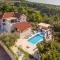 6 Bedroom Gorgeous Home In Milna