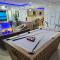 Exquisite and Cozy 3-bedroom Apt with hot-tub, WiFi, DSTV, and Inverter Power Backup
