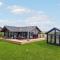 3 Bedroom Cozy Home In Aakirkeby